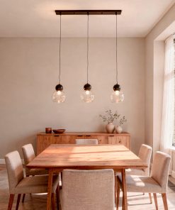 Visilica Nanali sa 3 kugle u crnoj boji iznad trpezarijskog stola