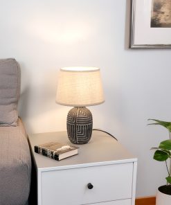 Hugo stona lampa tamna keramičko postolje sa reljefnom teksturom - SVOD rasvjeta Podgorica