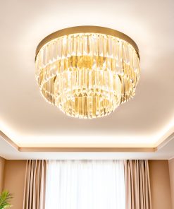 Luksuzna kristalna plafonjera Prism iznad dnevnog boravka