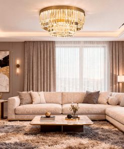 Prism kristalna plafonjera sa mesinganom završnom obradom u modernom enterijeru - SVOD rasvjeta Podgorica