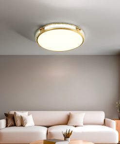 Plafonjerka Soliks mesingana sa kristalnim dekorom u modernom enterijeru dnevnog boravka - SVOD rasvjeta Podgorica