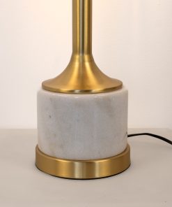 Detalj mermernog postolja i mesingane baze Estela lampe