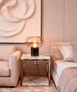 Moderna stona lampa sa staklenom kuglom i mermernim postoljem