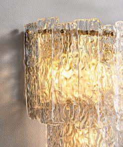Detalj ručno oblikovanog kristalnog stakla zidne lampe Artsen