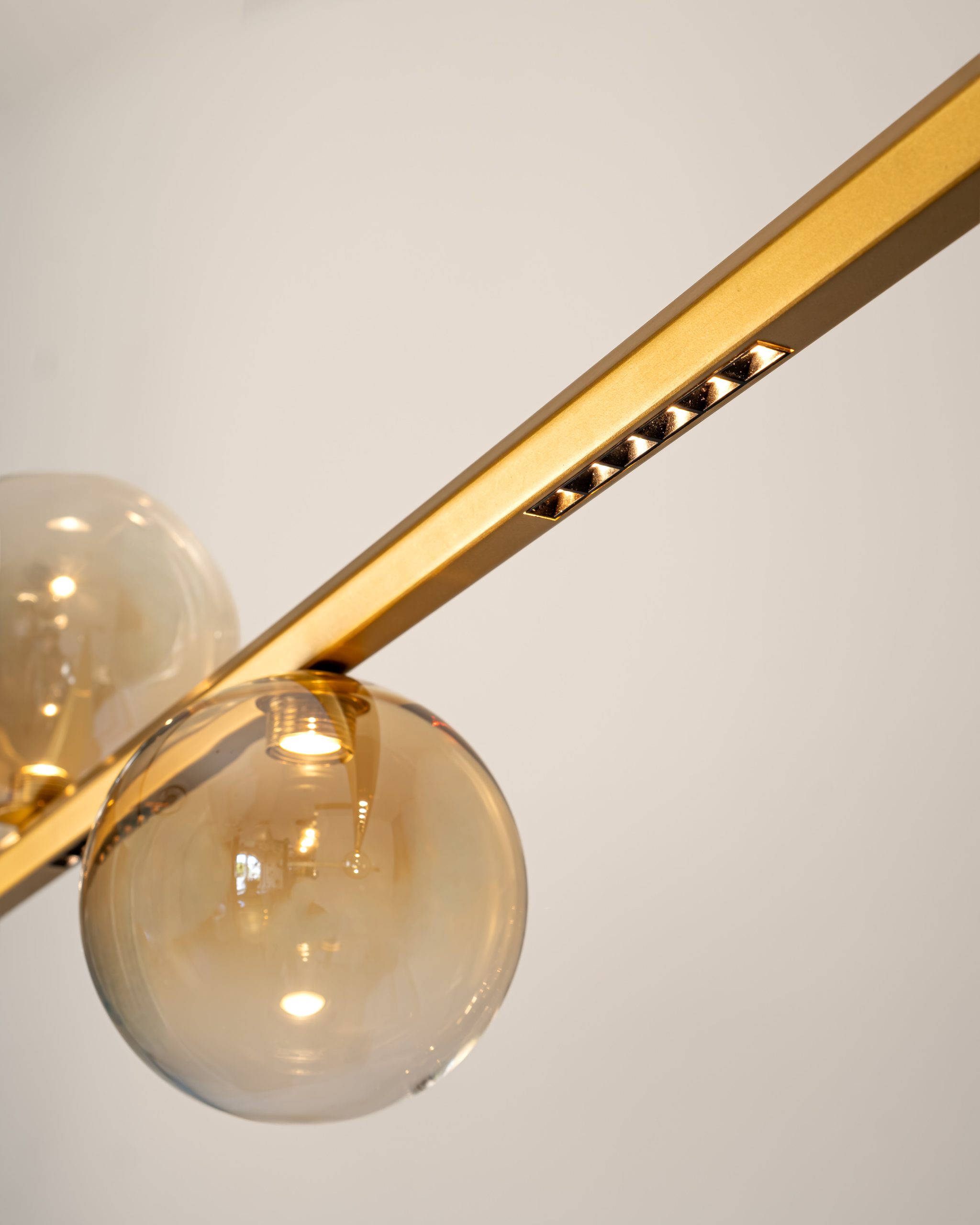 Linearna LED Visilica Aurej, Gold, amber - Image 5